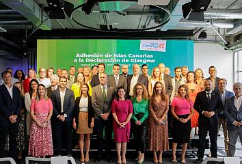 Group photo at the signing event where the Canary Islands joined the Glasgow Declaration on Climate Action in Tourism