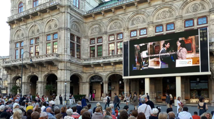 Proyección spot ¡Hola! en Festival Ópera de Viena